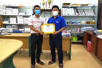 Quảng Ngãi: Thầy giáo tổng phụ trách đội dũng cảm cứu hai em bé đuối nước